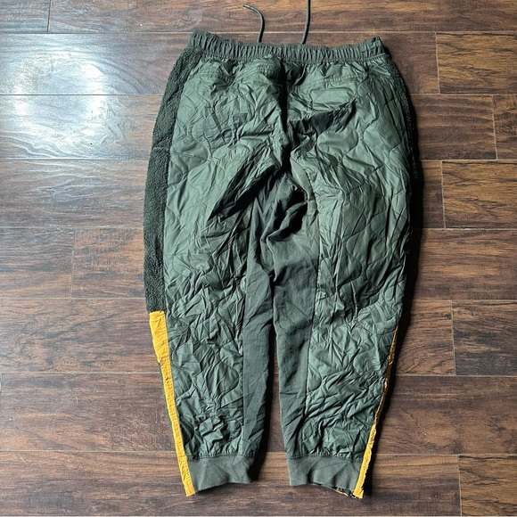 Nike Sportswear Green Sherpa Jogger Pants - Picture 3 of 6
